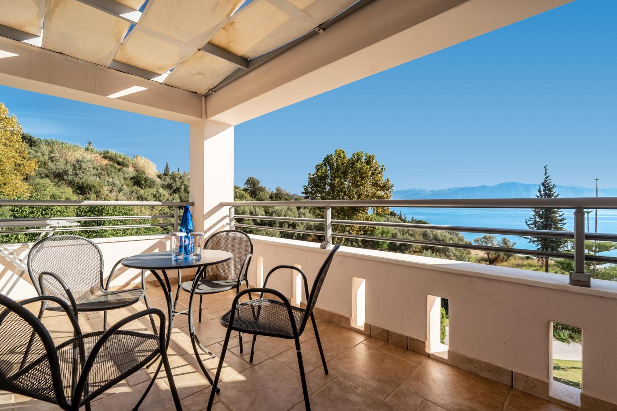 Porto Galini Seaside Resort & Spa Nikiana Zewnętrze zdjęcie A balcony in Greece
