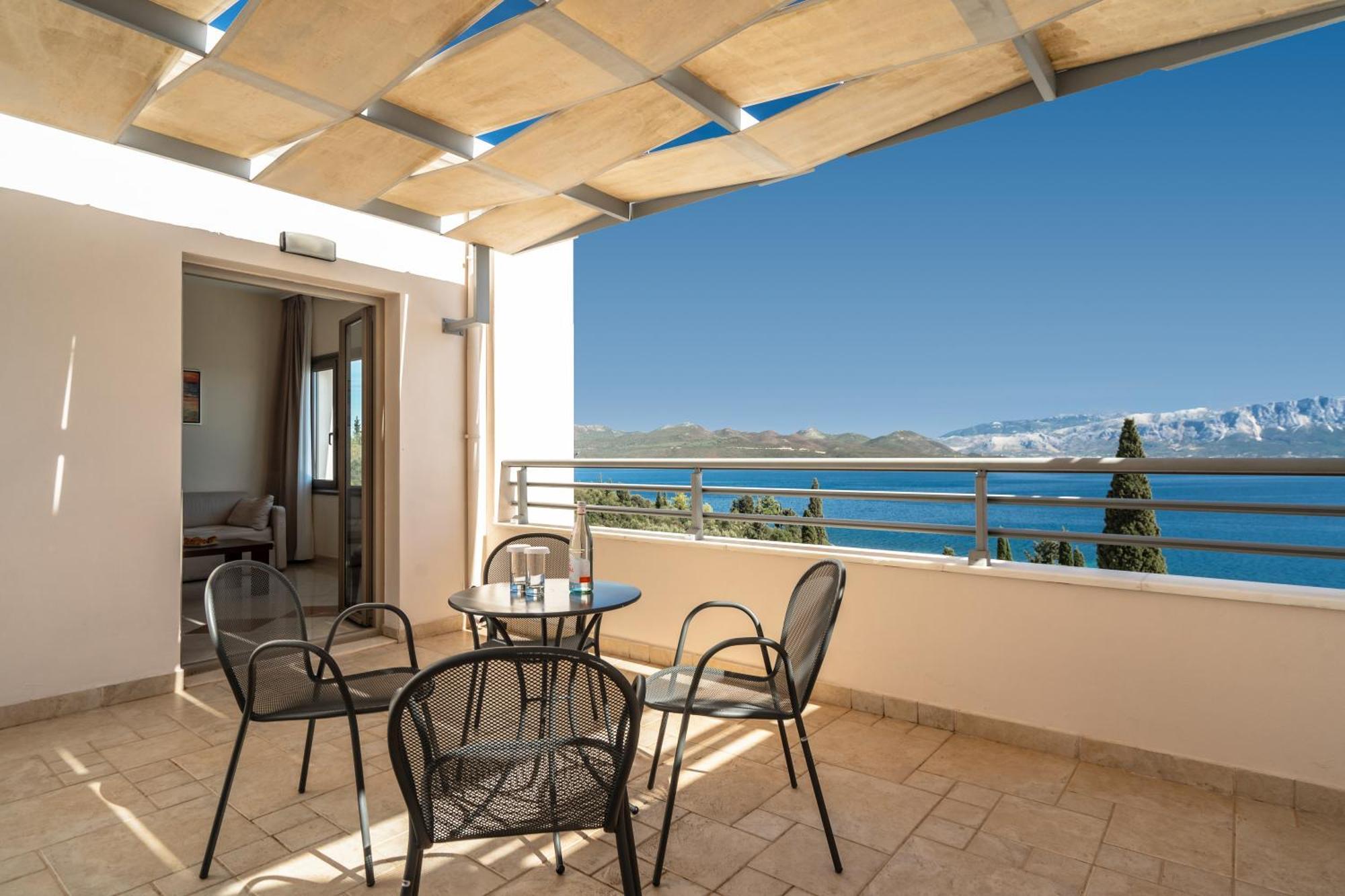 Porto Galini Seaside Resort & Spa Nikiana Zewnętrze zdjęcie A balcony