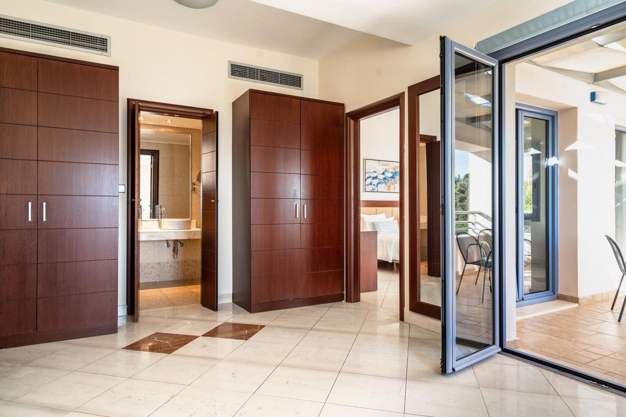 Porto Galini Seaside Resort & Spa Nikiana Zewnętrze zdjęcie Interior doors