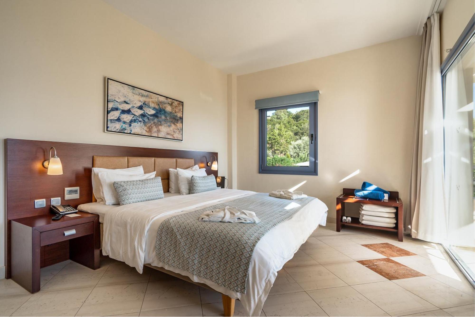Porto Galini Seaside Resort & Spa Nikiana Zewnętrze zdjęcie A bedroom at the hotel